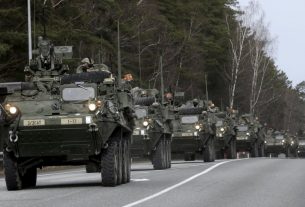 Katonai járművek konvoja