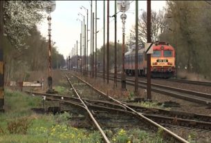 Öngyilkosság Debrecennél: a 14 éves fiával lépett a vonat elé a nő, a fia nem tudhatta, mire készül az anyja